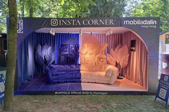 concurs-a-untold-official-sofa.jpg